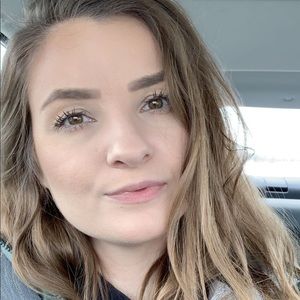 Meet your Posher, Alicia